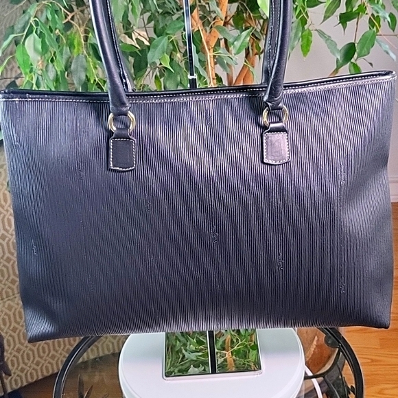 Salvatore Ferragamo Large Black Tote - Picture 3 of 17